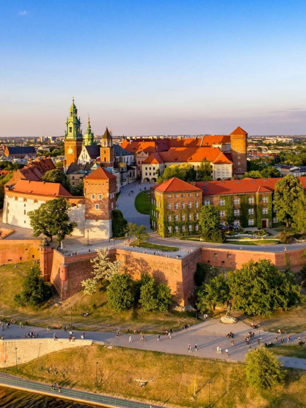 Wawel – serce polskiej historii i sztuki”-0004 Dawna królewska rezydencja – miejsce koronacji i symbol polskiej państwowości.