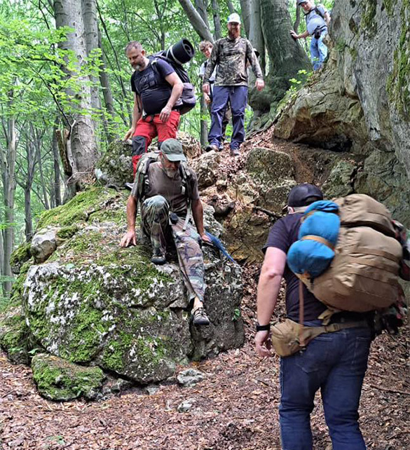 Szkolenie survivalowe w Bieszczadach Doświadcz prawdziwej przygody w dzikich warunkach.